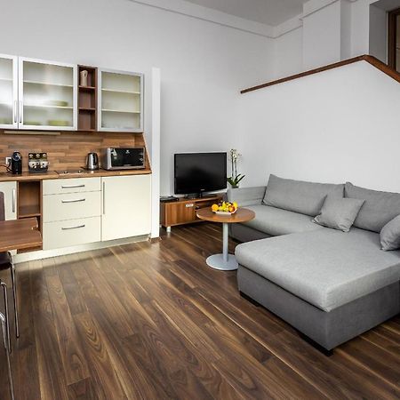 Vinosseum Bor- Es Apartmanhaz 쇼프론 외부 사진